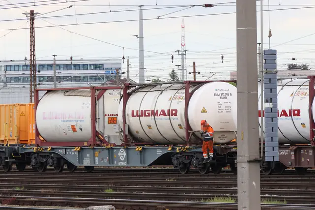 Ein möglicher Gefahrstoffaustritt bei einem Kesselwaggon der mit Ammoniak beladen war, wurde am Verschubbahnhof in Wels befürchtet. | Foto: laumat.at
