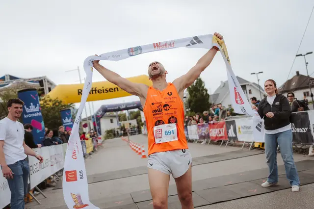 Stefan Winkelmayer durfte sich über den Streckenrekord und Sieg über 5 km freuen. | Foto: Nadine Studeny