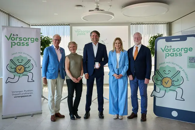 Paul Sevelda; Präsident der Österreichischen Krebshilfe; Birgit Vetter-Scheidl, Präsidentin Zahnärztekammer; SVS-Obmann Peter Lehner; Isabella Bauer-Rupp, Leitende Ärztin der SVS; Edgar Wutscher, Vizepräsident der Österreichischen Ärztekammer und Obmann der Bundeskurie der niedergelassenen Ärzte | Foto: SVS / Barbara Wirl