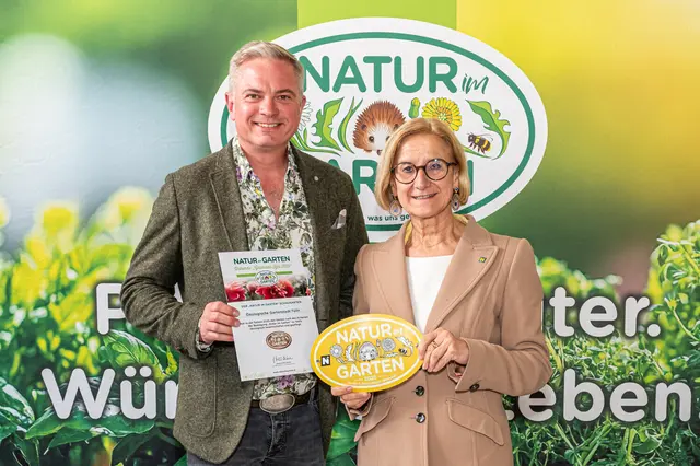 Ökologische Gartenstadt Tulln
Landeshauptfrau Johanna Mikl-Leitner
und Stadtgärtner Mario Jaglarz | Foto: „Natur im Garten“ / J. Ehn