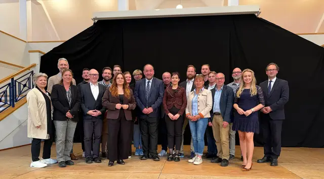 Gemeindeparteiobmann Andreas Arbesser und Nationalrat Andreas Minnich mit dem Team der Volkspartei Langenzersdorf. | Foto: Volkspartei Langenzersdorf