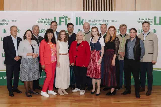 Sechs Absolventinnen und Absolvent aus dem Bezirk Tulln