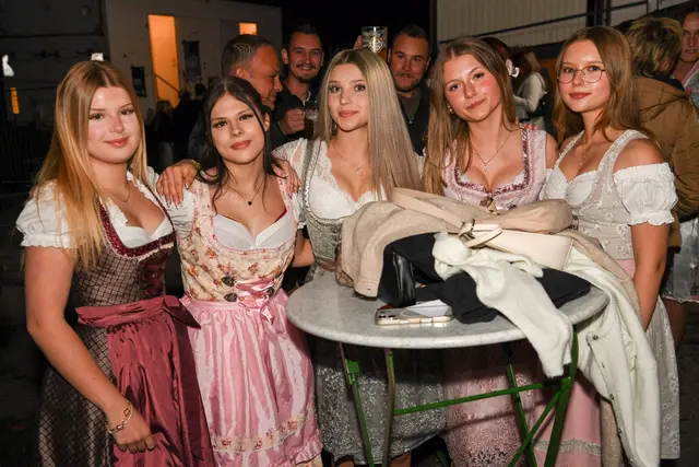 Volle Tanzfläche, beste Stimmung: So feierte Alberndorf beim Rock in Tracht 2026. | Foto: LJ Alberndorf