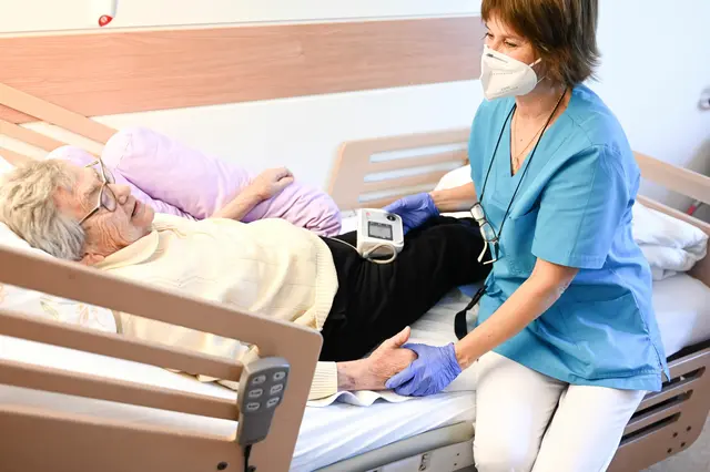 Der Gedenktag erinnert an die britische Krankenpflegerin Florence Nightingale und stellt weltweit die Bedeutung der Pflegeberufe für das Gesundheitswesen in den Mittelpunkt. | Foto: Landesholding Burgenland GmbH