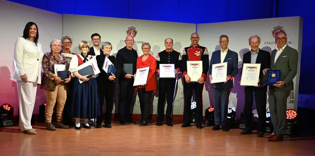Das "Goldene Kulturehrenzeichen" wurde an verdiente Kulturschaffende überreicht. | Foto: Josef Wind