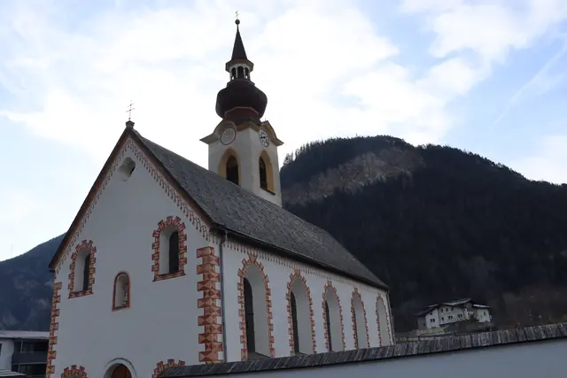 Die Pfarrkirche in Tösens ist sakrales und gesellschaftliches Zentrum | Foto: Thomas Seelos