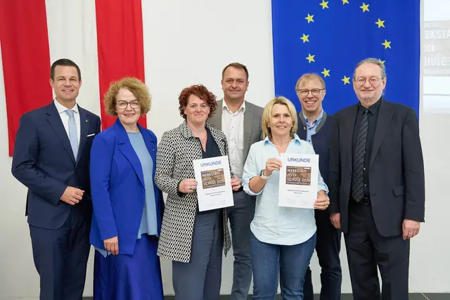Bildungsdirektor Karl Fritthum, Bildungs-Landesrätin Christiane Teschl-Hofmeister, Christina Posch, Johann Keintzel (beide NMÖS Asparn/Zaya), Angelika Rusnak, Christoph Lehner (beide NÖMS Wolkersdorf I) und Fachinspektor für Musik und Kreativität Andreas Gruber. | Foto: Monihart