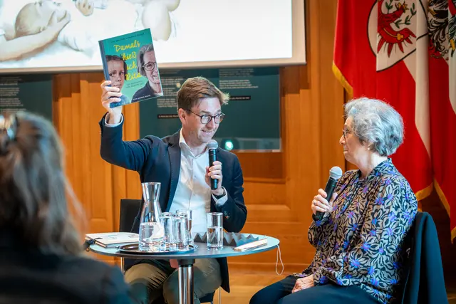 Das Zeitzeuginnengespräch trug den Titel „Damals hieß ich Rita“ – wie auch ein Kinderbuch zur Geschichte von Rozette Kats. | Foto: Land Tirol/Neuner