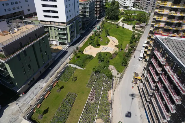 Eines der Highlights im "Village im Dritten" ist der zwei Hektar große Park. | Foto: Sade Jerabek/MeinBezirk