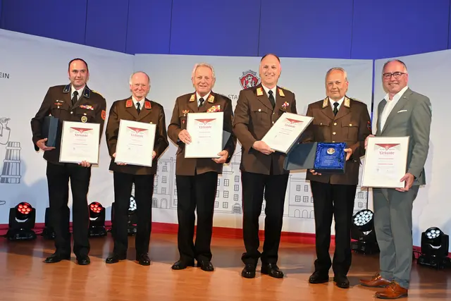 Verdiente Feuerwehrleute wurden ebenfalls geehrt. | Foto: Josef Wind