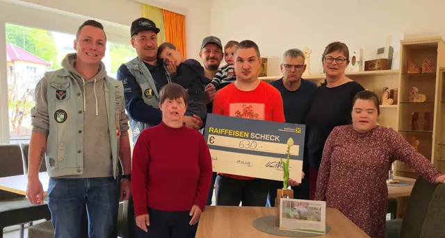 „Mopedbuam“aus Pierbach spendeten 630 Euro an Lebenshilfe