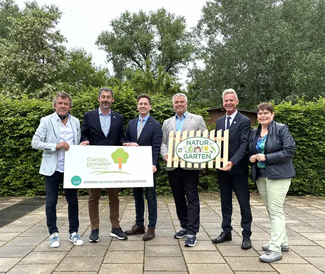 


Herbert Eipeldauer (Innungsmeister der Gärtner und Floristen), Yasin Otuzoglu (Vizepräsident ELCA) Abgeordneter zum NÖ Landtag Bernhard Heinreichsberger, Henrik Bos (Präsident ELCA) und Egbert Roozen (Generalsekretär) | Foto: Natur im Garten