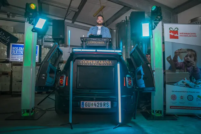 Lässiger DJ-Sound machte das Clubbing zu etwas ganz Besonderem.