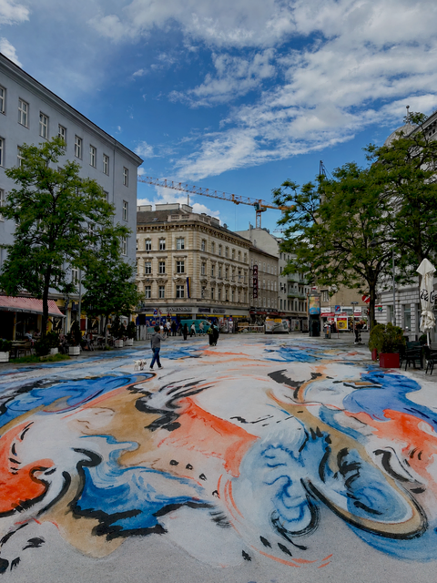 Siebenbrunnenplatz verwandelt sich in eine begehbare Leinwand