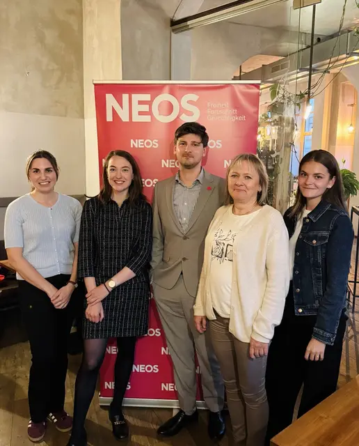 Foto vlnr.: Lucia Neumayer, Susanne Kratzer, Paul Hirczy, Karin Heitzinger-Daxböck, Viktoria Marik. | Foto: Neos Ottakring