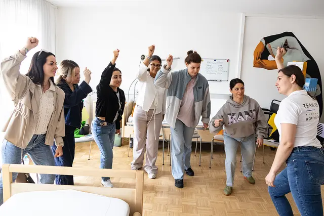 Junge Menschen beim Einblick in die Arbeit der GGZ.