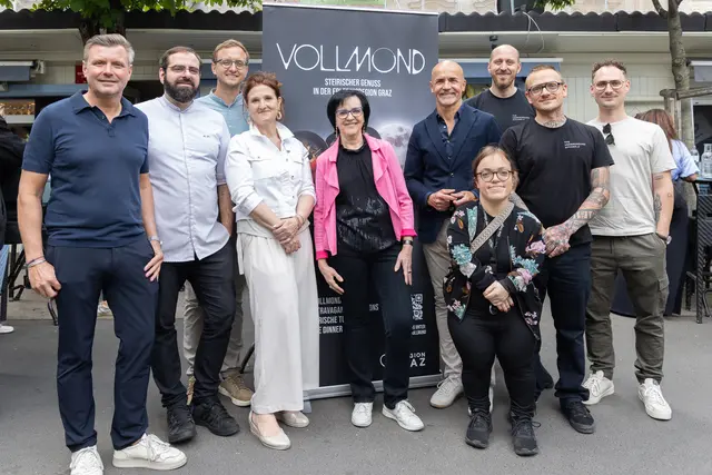 Laden zu besonderen Vollmund-Abenden: Christof Widakovich (Restaurant Schlossberg), Alexander Posch (Genießerei am Markt), Michael Winkler (Kehlberghof), Susanne Haubenhofer (GF Erlebnisregion Graz), Sylvia Loidolt (Vorsitzende Erlebnisregion Graz), Michael Schunko (Vors.Stv. Erlebnisregion Graz), Daniela Haindl (Kunstmühle Haindl), Markus Galleé und Tobias Graf von The Underground Kitchen, Florian Wörgötter (Restaurant Wörgötter, v. l.)