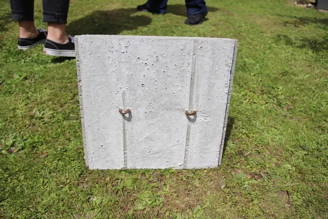 Aus diesen Modulen besteht das Beton-Hochbeet. | Foto: MeinBezirk/Herwig Brucker