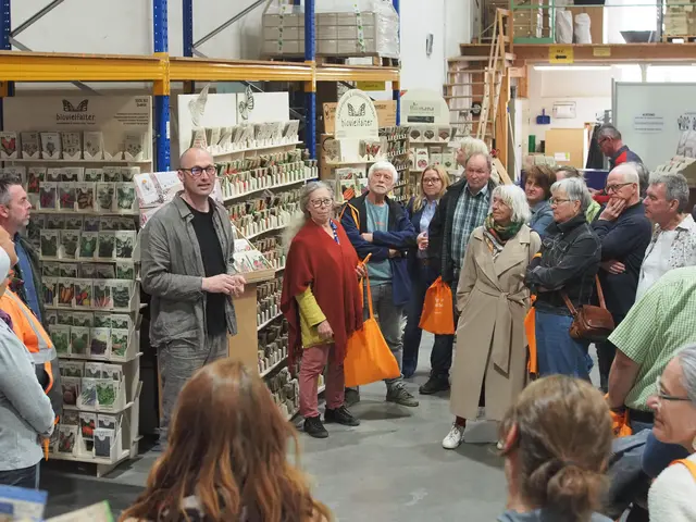 Samen Maier Geschäftsführer Johannes Huber führte durch den Betrieb. | Foto: Klimabündnis OÖ
