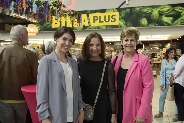 Auch Andrea Steiner und Stadtbezirksvorsteherin Waltraud Bachmaier ließen sich das Event nicht entgehen.  | Foto: Sophia Braun