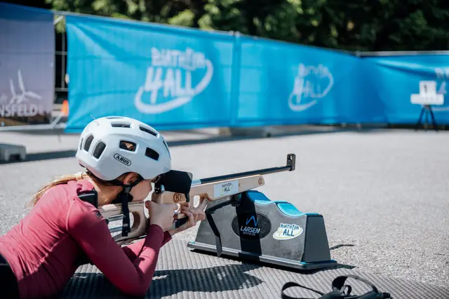 Für Interessierte ist ein Laserschießstand aufgebaut. | Foto: Jakob Zeller