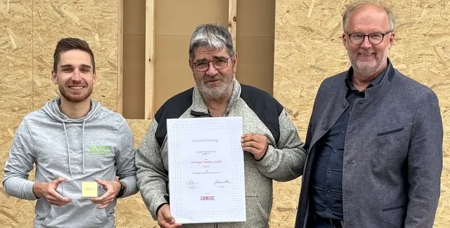 Von links: Michael und Reinhard Wolfinger mit Christian Naderer, dem Obmann der Wirtschaftskammer Freistadt. | Foto: Wirtschaftskammer Freistadt