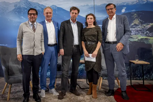 Unter der Leitung von Maria Scholl (Chefredakteurin APA) diskutieren Rainer Nowak (GF Die Presse), Gerhard Valeskini (Geschäftsführer der Kronen Zeitung), Alexander Mitteräcker (Alleinvorstand Standard Gruppe) und der österr. Medienexperte Hans Mahr. | Foto: proMedia/Hetfleisch