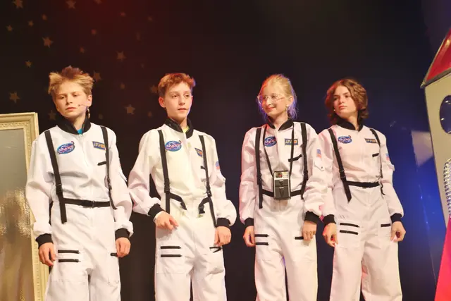 Matthias, Julian, Elina und Flora legten als Musical-Astronauten einen Höhenflug hin. | Foto: Edith Ertl