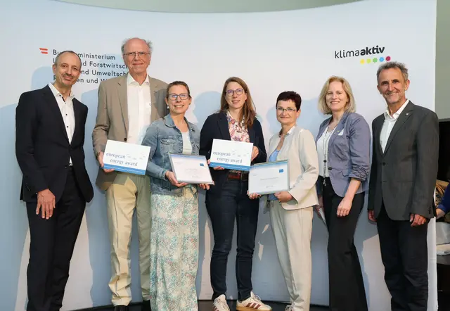v.l.: Sektionschef Jürgen Schneider(BMLUK), Alfred Werni (e5-Teamleiter), GRin Iris Barta (Laab im Walde), EUGRin Maria von Balthazar, Bgm. Dagmar Händer (Gumpoldskirchen), Monika Panek (e5-Programmleitung eNu), Helmut Strasser (Obmann e5-Österreich) | Foto: BMLUK_APA Franz Neumayr