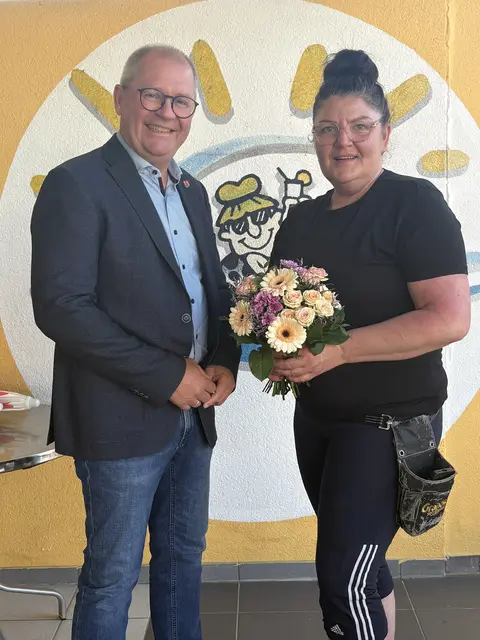 Bürgermeister Bernd Osprian gratulierte Natalija Titikalova zu ihrer Entscheidung. | Foto: H. Rueß/Stadtgemeinde Voitsberg