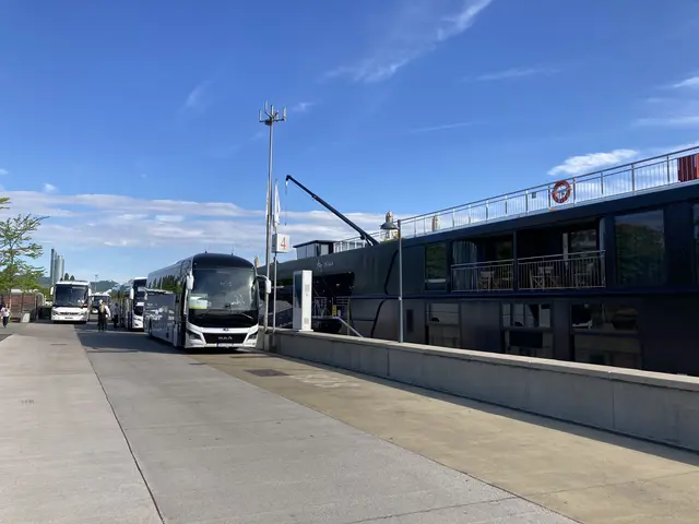 Für die meisten Touris geht es danach mit dem Bus weiter, dennoch spielt der neue Fernbusterminal ums Eck keine Rolle für die Donauraum Wien.  | Foto: Johannes Reiterits/MeinBezirk