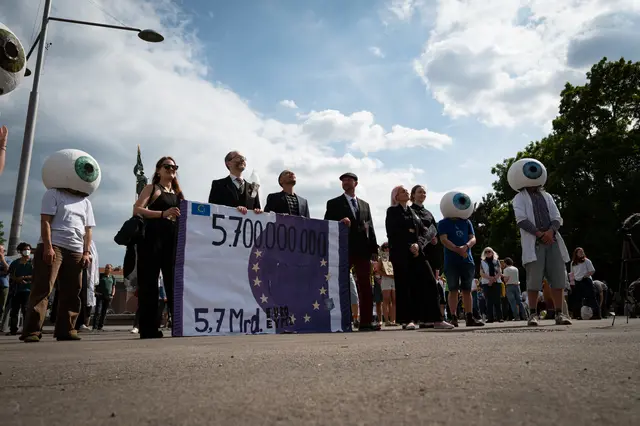 Finanzminister Markus Marterbauer (SPÖ) will bei den klimaschädlichen Förderungen knapp 200 Millionen Euro einsparen. | Foto: Fridays For Future Austria