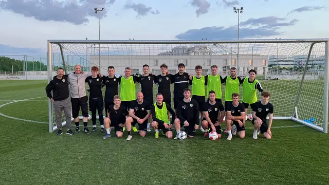 Der FC Winden am See absolvierte im Rahmen der Aktion „Spiel in einer Anderen Liga“ ein exklusives Training mit Markus Schopp am neuen ÖFB-Campus in Wien. | Foto: Vier Hoch Vier | Christoph Kirchmair