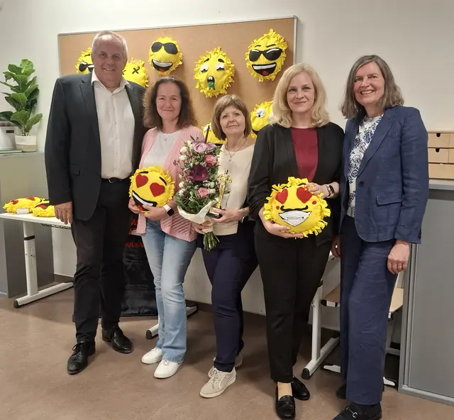 Bürgermeister Erich Hofer, Vize-Bürgermeisterin Petra Hösch, Beate Hirschvogl, Direktorin Claudia Pawlik und Andrea Schlederer (v.l.n.r.) am Tag der kulturellen Bildung.  | Foto: NÖMS Auersthal