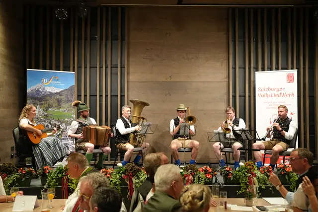 Die Bischofshofner Tanzlmusi sorgte rund um den Wettbewerb für musikalische Unterhaltung | Foto: Johannes Burger/Stadtgemeinde Bischofshofen