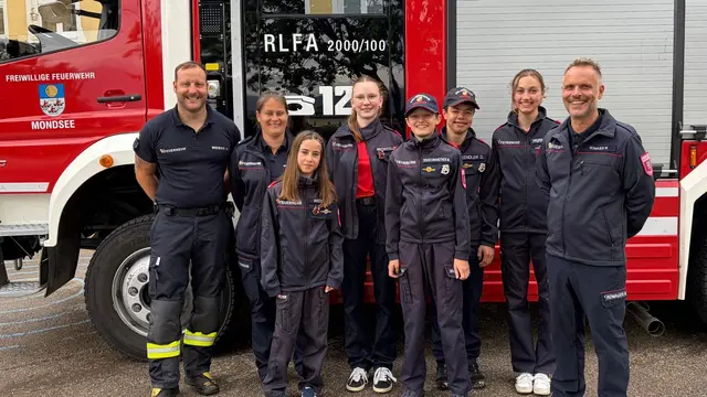 Volksschüler in Mondsee staunten über die Arbeit der Feuerwehr