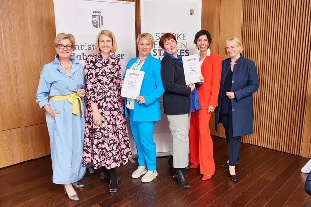 Brigitte Maria Gruber, Christine Haberlander, Cornelia Marsch, Christine Brunauer, Christina Pilsl und Beate Zechmeister. | Foto: Mathias Lauringer/Die Oberösterreicherin