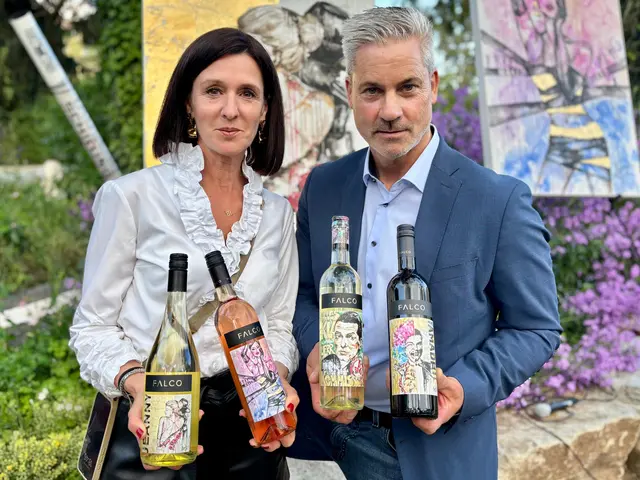 Nici und Manfred Bannert präsentieren mit Stolz die neuen Falco-Weine. | Foto: Markus Kahrer