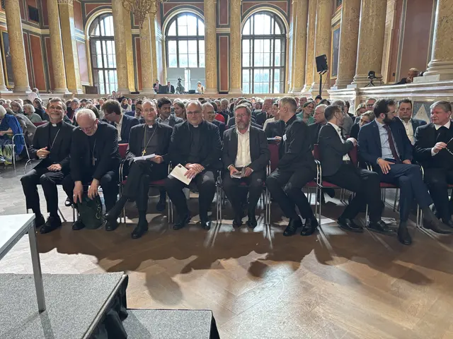 V.l.: Erzbischof Josef Grünwidl, Weihbischof Franz Scharl, Weihbischof Stephan Turnovszky, ernannter Generalvikar Andreas Kaiser. | Foto: Mathias Kautzky/MeinBezirk