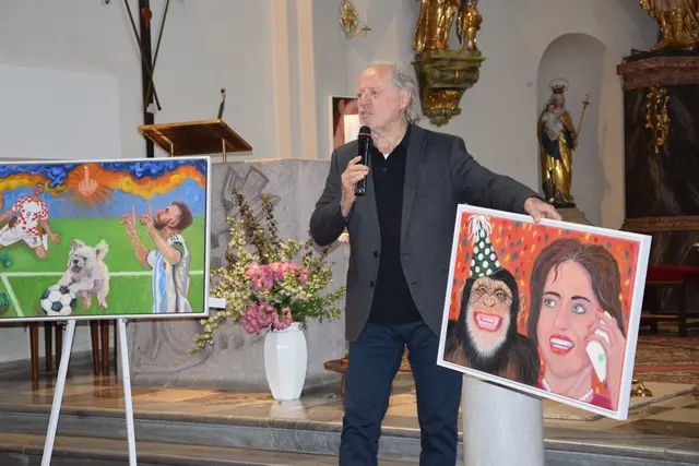 Fundierte Erklärungen des Künstlers  | Foto: MeinBezirk/Josef Strohmeier