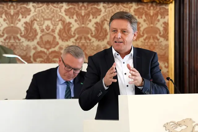 Als einen "skurrilen Fluchtversuch aus der Verantwortung" bezeichnet der Grüne Kontrollsprecher Lambert Schönleitner die Anfragebeantwortung zur Asbest-Causa durch Landesrat Hannes Amesbauer (FPÖ).  | Foto: Grüne