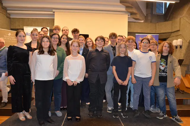 Die Meister von Morgen mit ihren Lehrerinnen und Lehrer.  | Foto: G. Oblak
