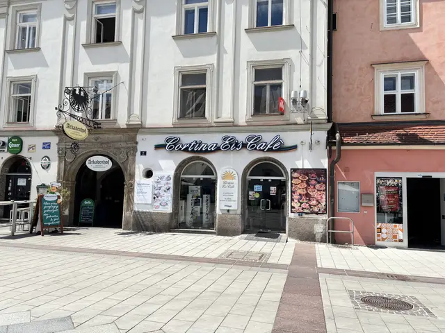 Aussenansicht Cortina Eis Café