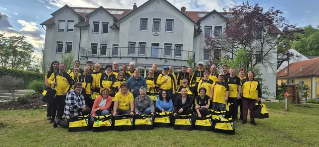Die Grodnauer Frauen sponserten personalisierte Sporttaschen für die Sportlerinnen und Sportler vom Team Dornau. | Foto: Grodnauer Frauen