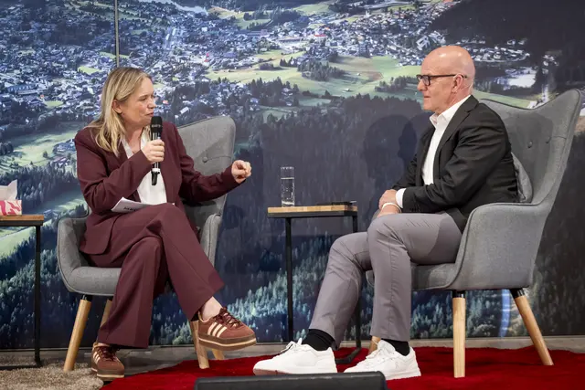 Peter Plaikner (Politikanalyst) und Corinna Milborn (Pro7Sat1Puls4 GmbH) analysieren Ergebnisse und Erkenntnisse der EMG-Sonderedition. | Foto: proMedia/Hetfleisch