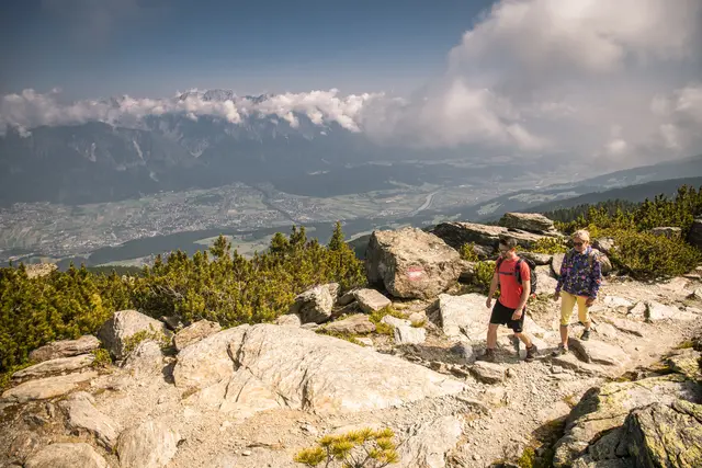 Der Sommer 2026 bietet eine Vielzahl an Aktivitäten und Veranstaltungen am Berg. Am 4. Juni 2026 öffnet die Glungezerbahn ihren Sommerbetrieb. | Foto: TVB Hall-Wattens