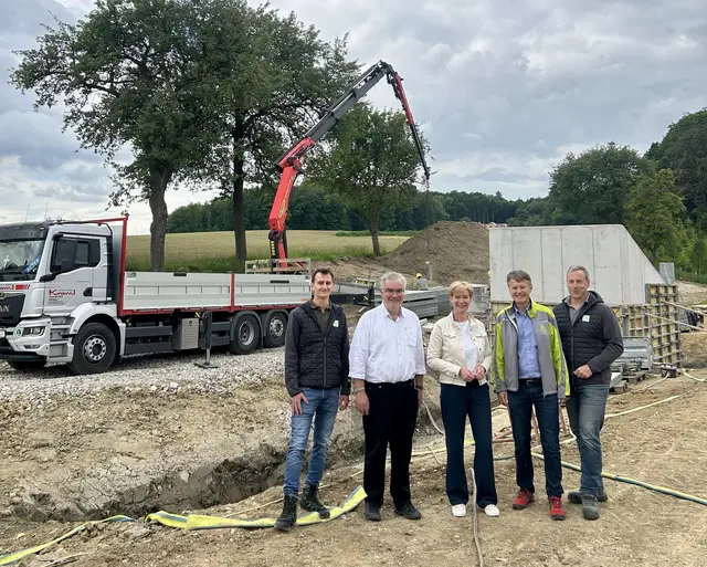 Bauführer Stefan Jekel, Bauamtsleiter Reinhard Nunzer, Bürgermeisterin Monika Fischer, Sektionsleiter Christian Amberger und Polier Manfred Klauser | Foto: WLV