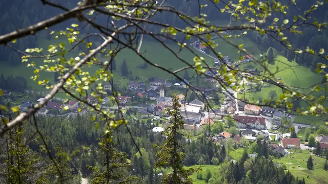 Im Hinblick auf Wasserknappheit und den bewussten Umgang mit Trinkwasser bietet Bad Bleiberg nun eine nachhaltige Möglichkeit für private Poolbesitzer. | Foto: Arthur Mrsel