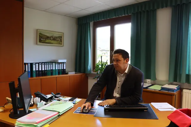 Bürgermeister Johannes Burgstaller sieht die langfristige Sicherung der Wasserversorgung als zentrales Zukunftsthema für Brandenberg. | Foto: Martina Obertimpfler 