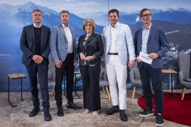 Unter der Leitung des Medienexperten Stefan Ströbitzer diskutieren Ingrid Thurnher (GD ORF), Maximilian Dasch (Präsident VÖZ), Christian Stögmüller (Präsident VÖP) und Markus Breitenecker (ehemaliger COO ProSiebenSat.1). | Foto: proMedia/Hetfleisch